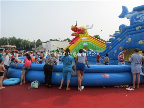 龍鯊嬉水樂(lè)園 氣模玩具的夏日狂歡盛宴